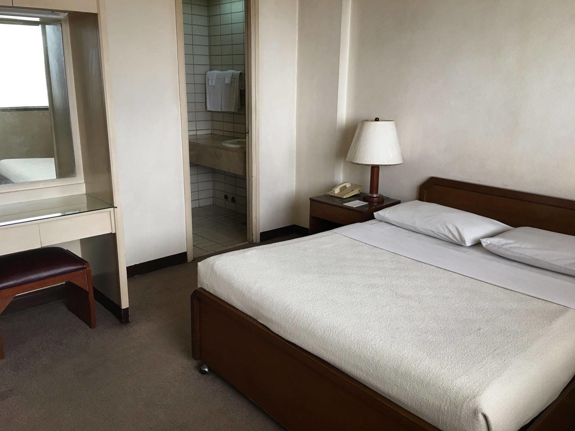 Sunny Bay Suites Manila Dış mekan fotoğraf